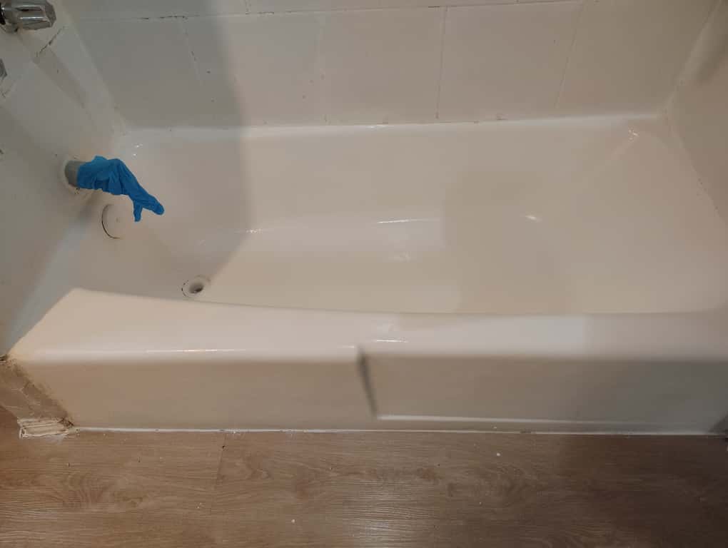 Professional Bathtub Refinishing - 2