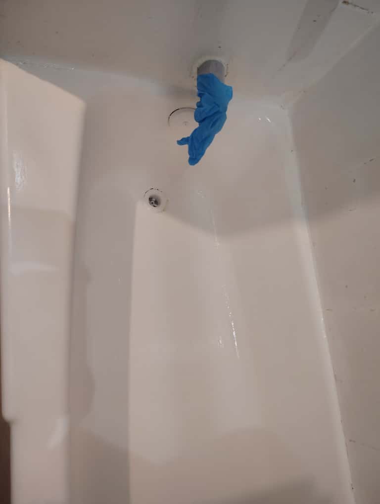 Professional Bathtub Refinishing - 3