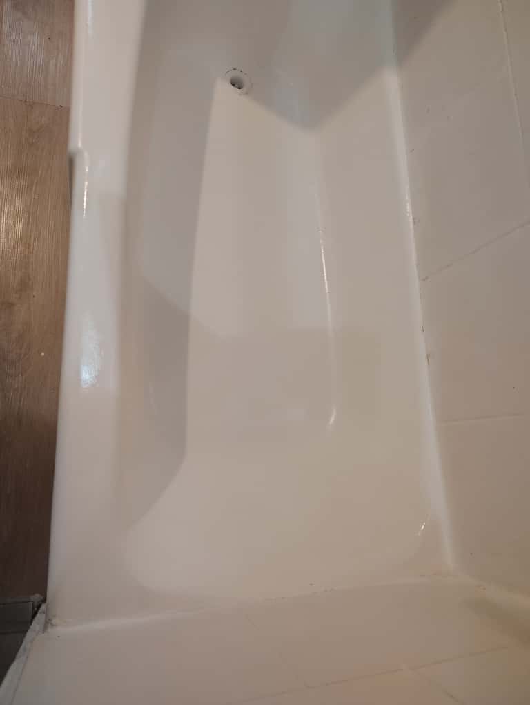 Professional Bathtub Refinishing - 5
