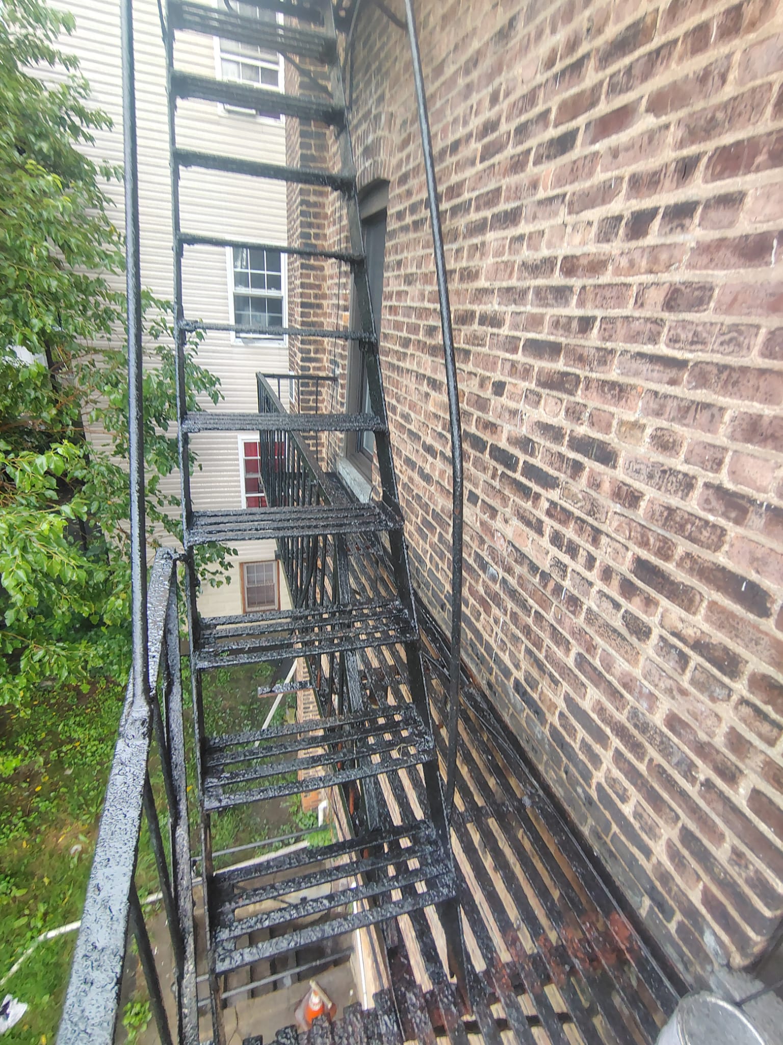 Anti-Corrosion Painting of Metallic Fire Escape Ladder - 11