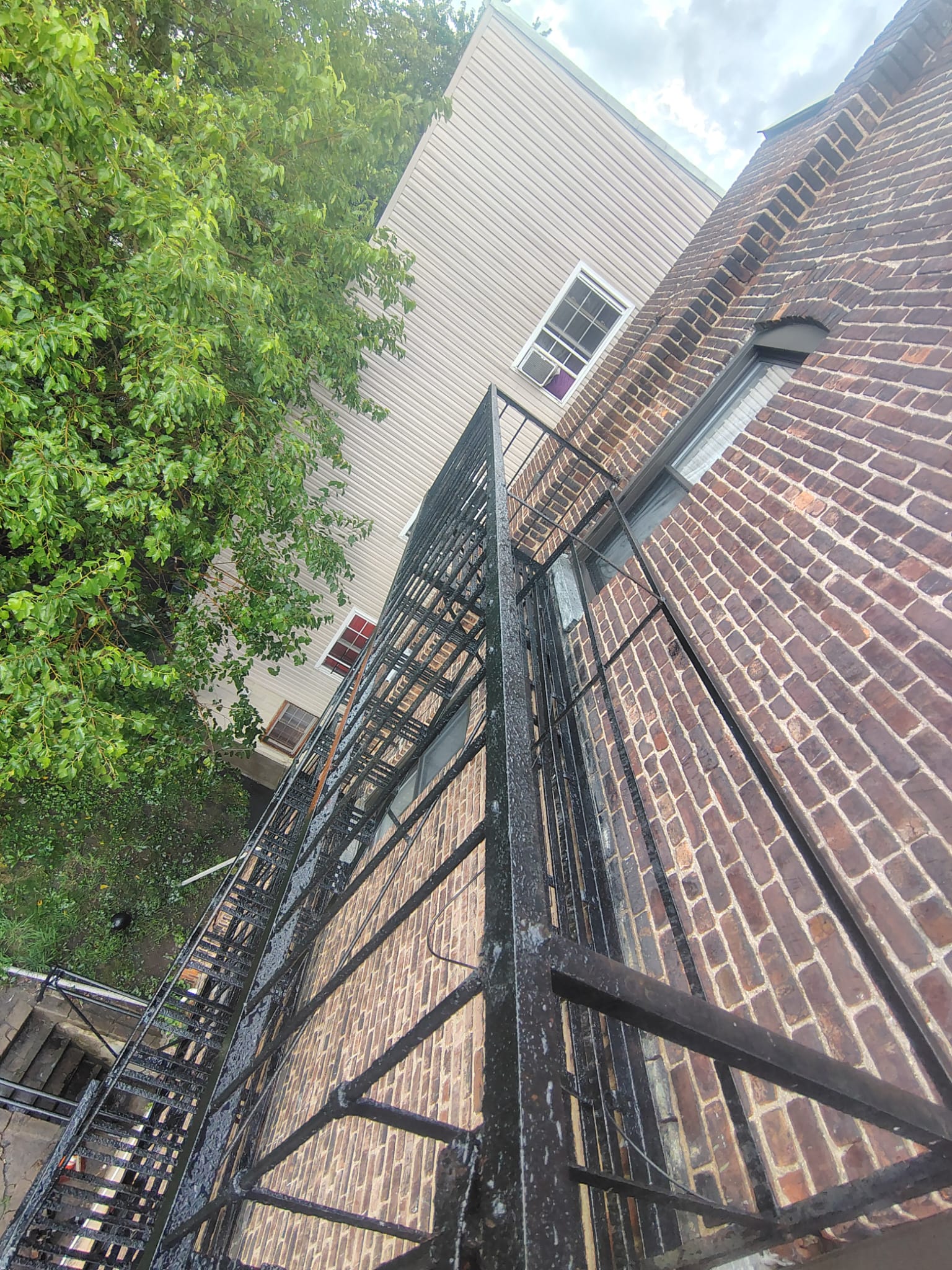 Anti-Corrosion Painting of Metallic Fire Escape Ladder - 3