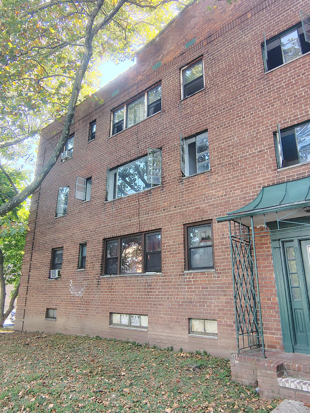 Exterior Window Frame Painting